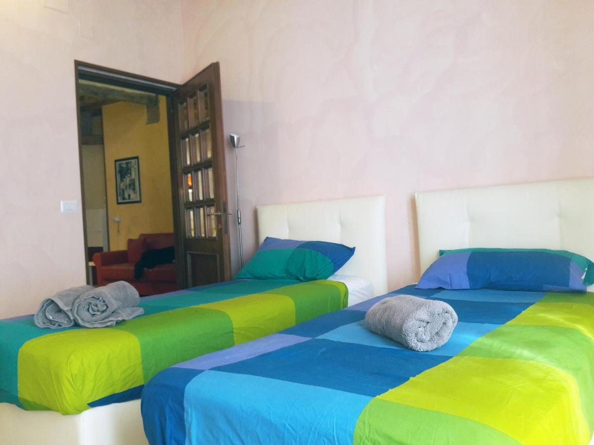 Anastasia - Hidden Balcony Inside Trastevere * Rome